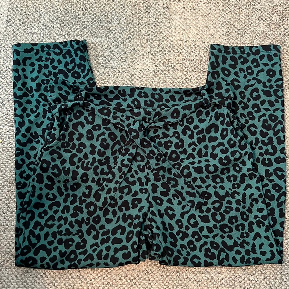 Rouge Green Leopard Prints Capris